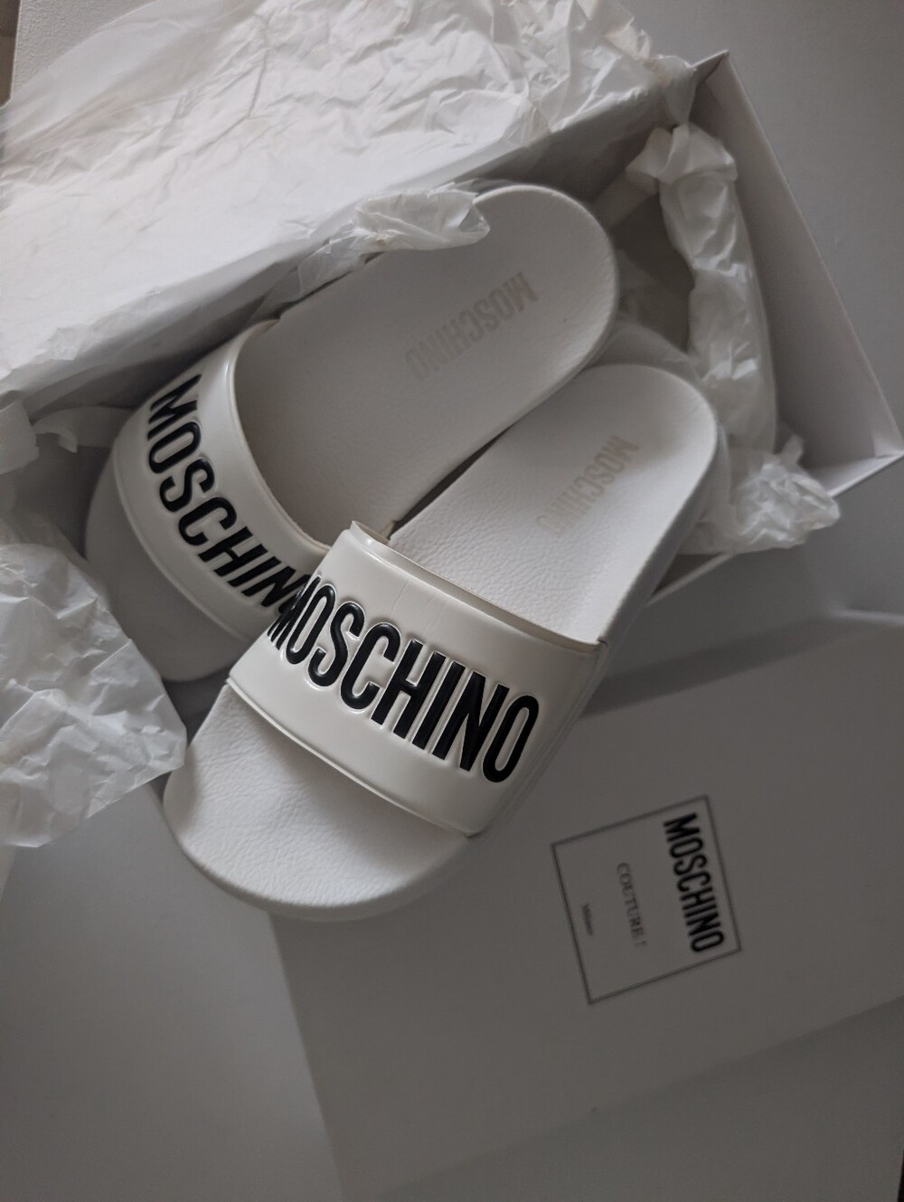 Moschino pool slides EUR 37